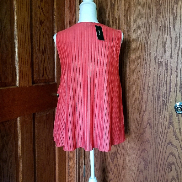 Solid Ribbed Overlay Top - Picture 4 of 6